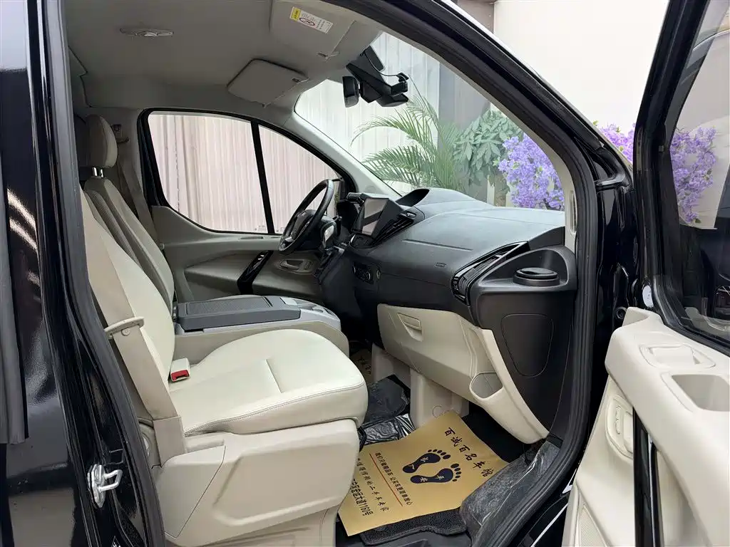 Photo 11 - Ford Tourneo