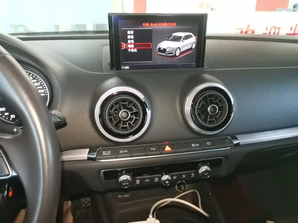 Audi A3 2018 30th Anniversary Sportback 40 TFSI Sport фото 13