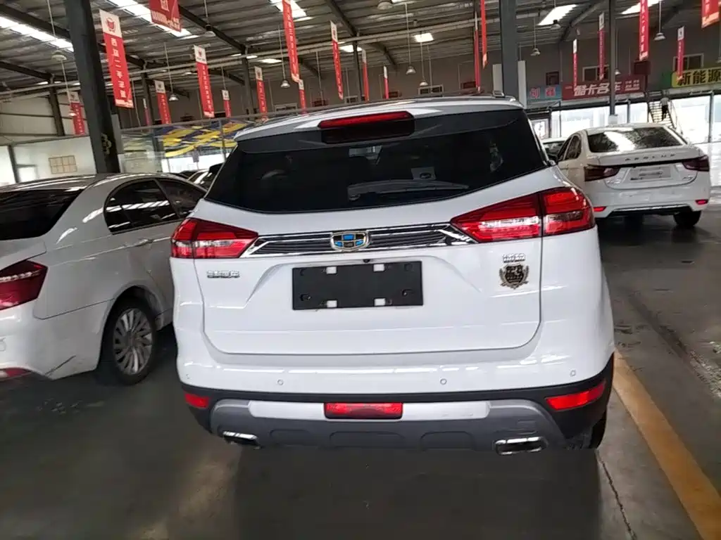 Фото 6 - Geely Atlas