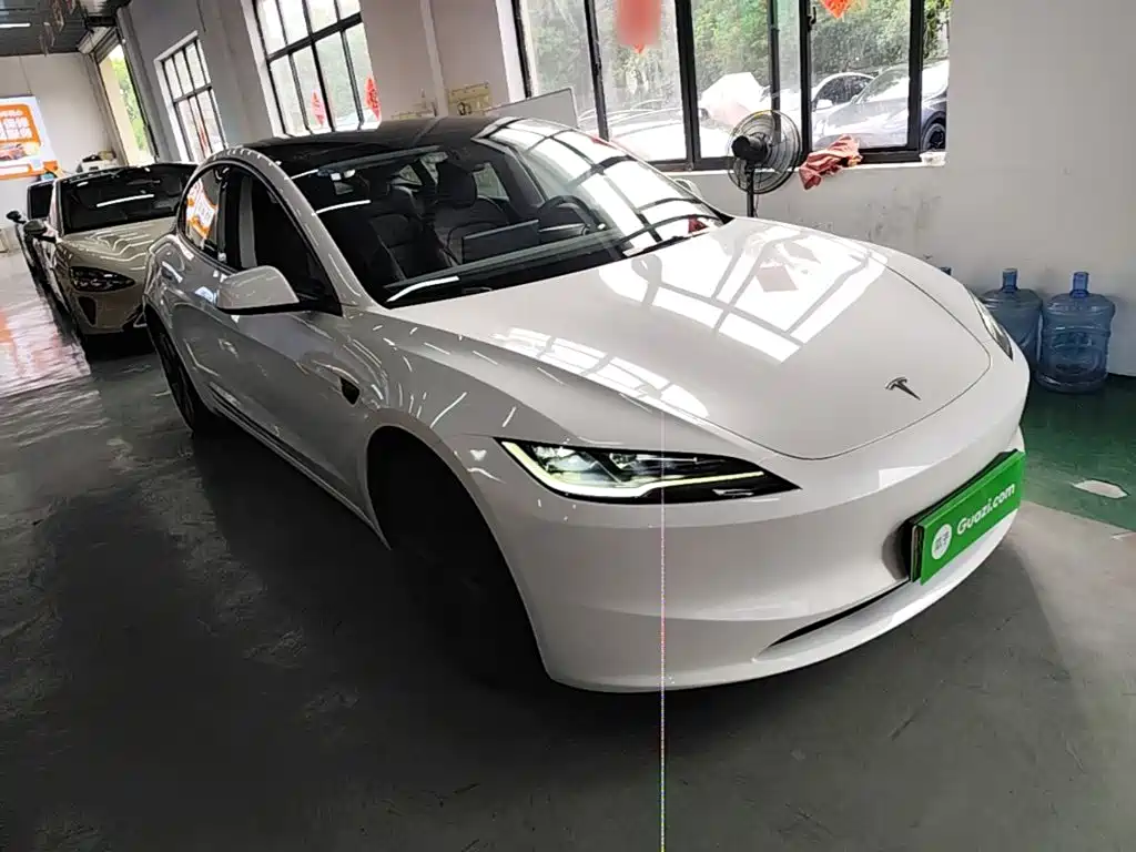 Фото 4 - Tesla Model 3