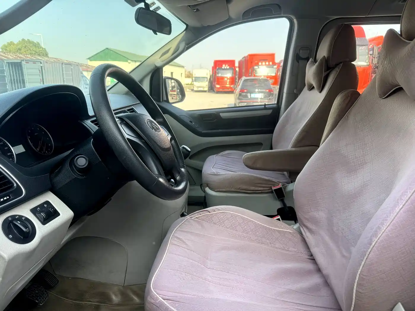 SAIC Maxus Maxus G10 2014 2.4L Manual Elite Edition фото 14