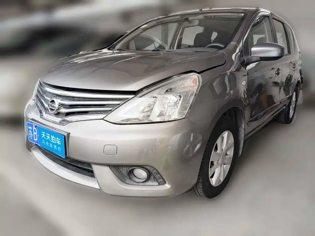 Photo 1 - Nissan Livina