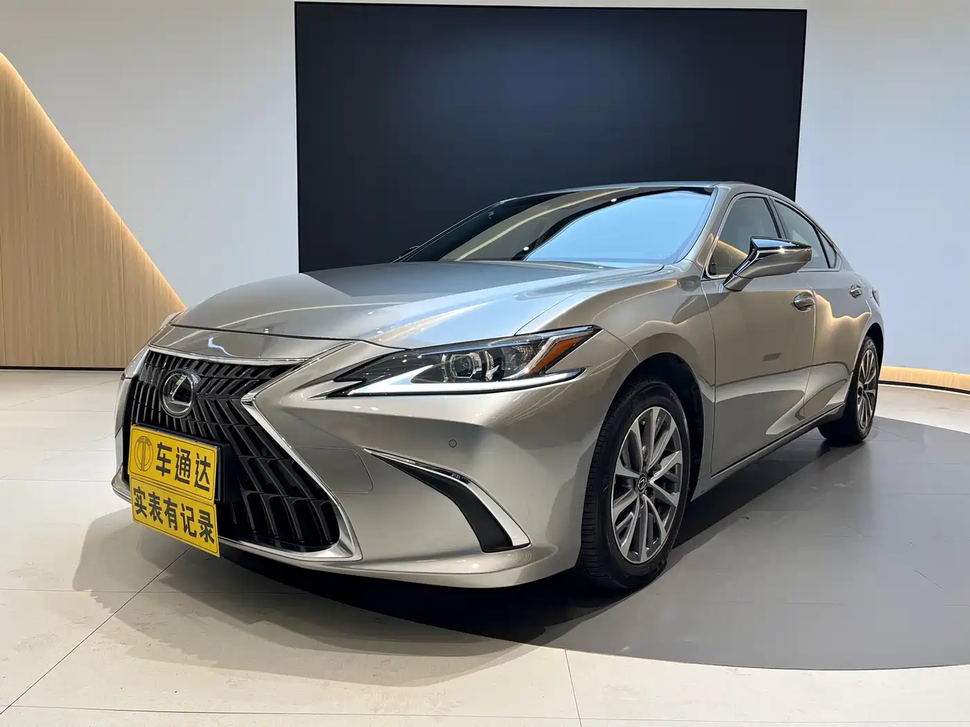 Lexus ES 2023 200 Excellence Edition фото 2