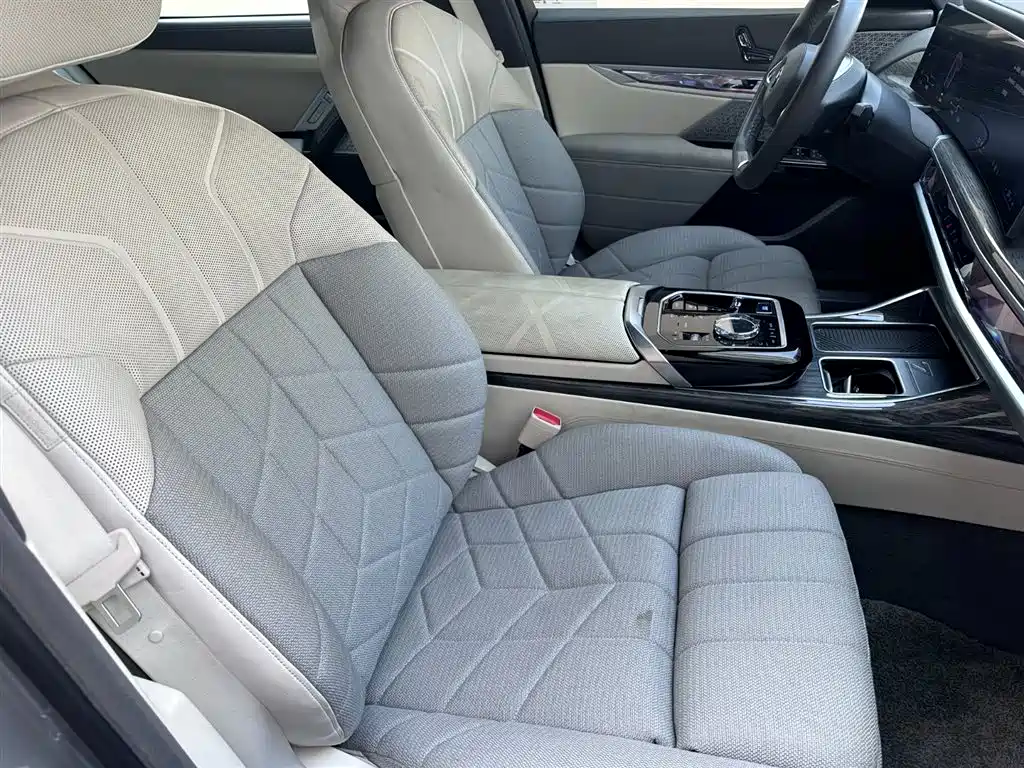 BMW i7 2025 2023 xDrive60L Luxury Package