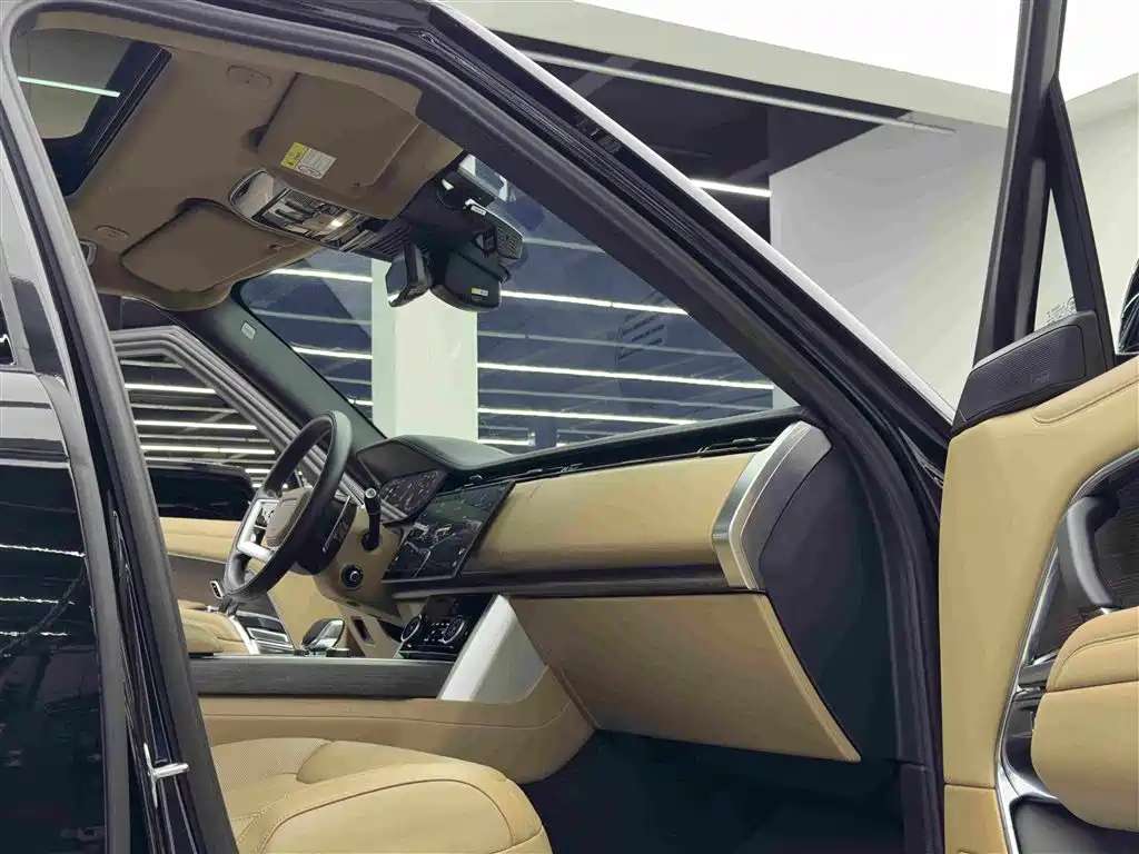 Land Rover Range Rover 2023 2023 3.0 L6 400PS Golden Age 7-Seater Long Wheelbase