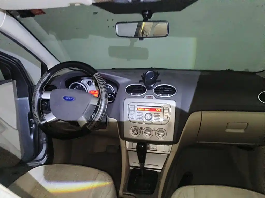 Photo 12 - Ford Focus