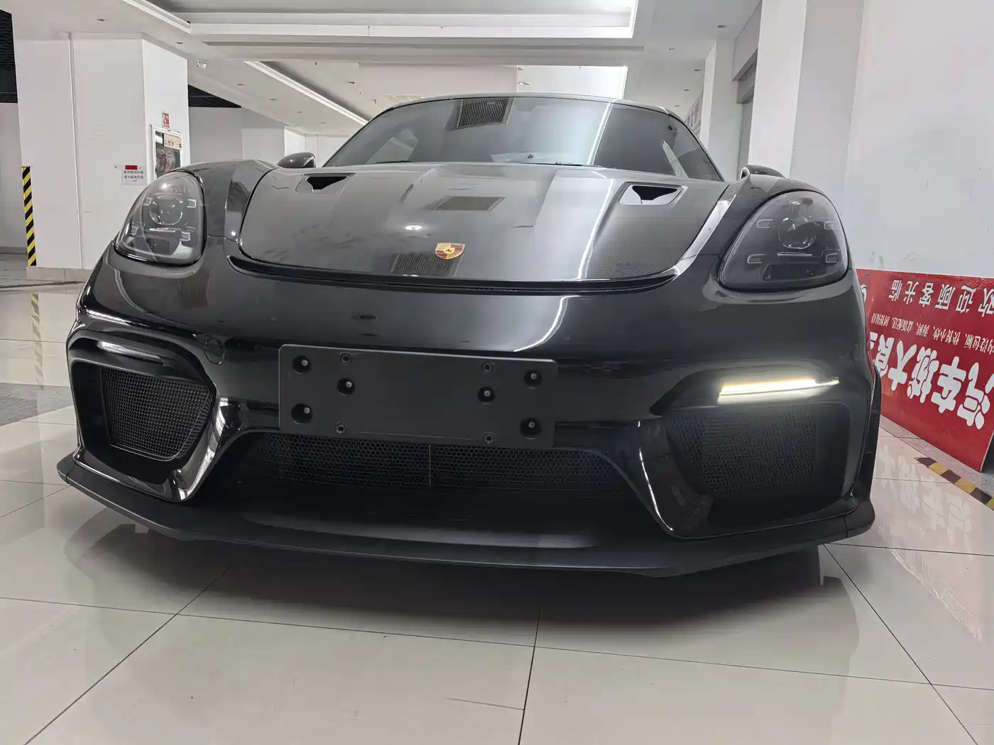 PORSCHE 718