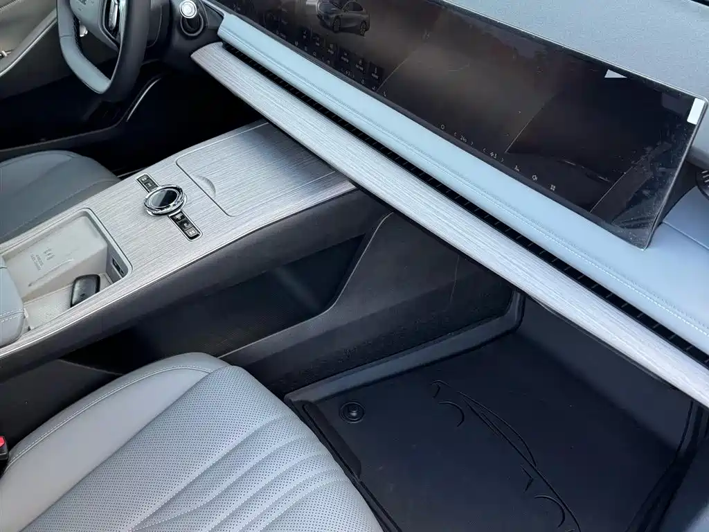 GEELY GALAXY GALAXY E8