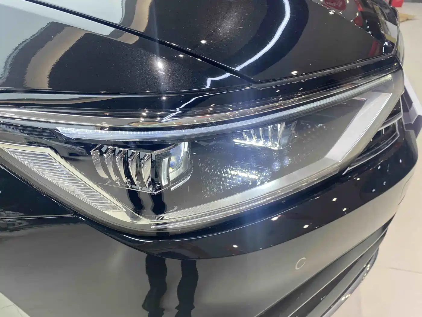 Volkswagen Magotan 2023 Model 2 Million Commemorative Edition 330TSI DSG Luxury фото 9