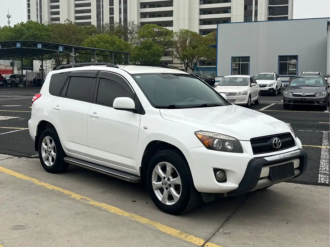 Toyota RAV4 Rongfang 2013 Special Edition 2.0L Auto Classic фото 3
