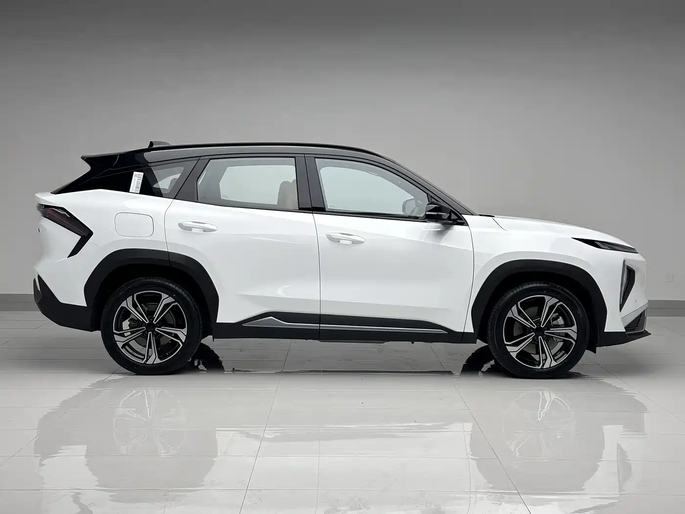 Geely Galaxy Galaxy L7 2025 EM-i 115km Explorer+ Edition фото 3
