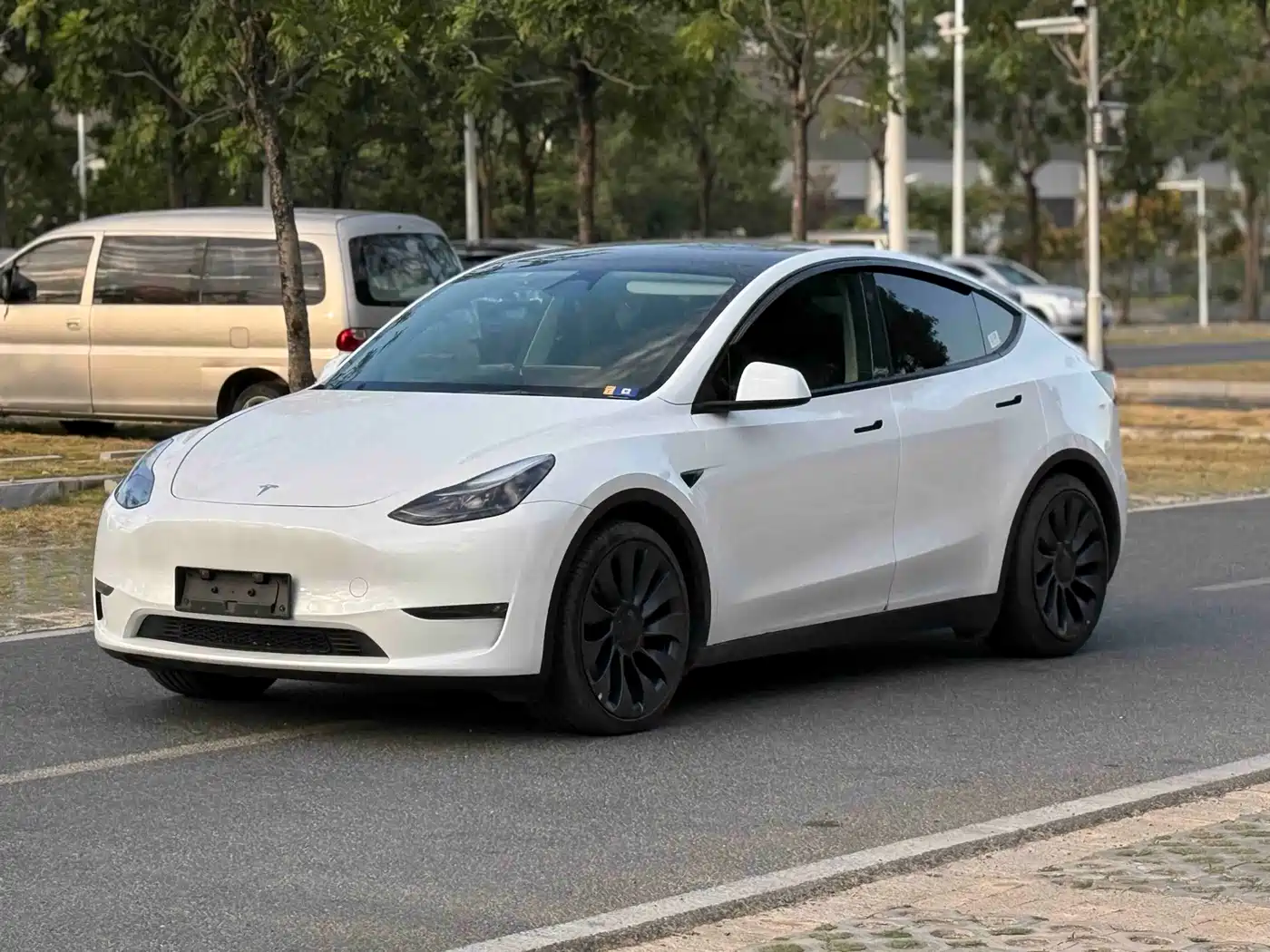 TESLA MODEL Y