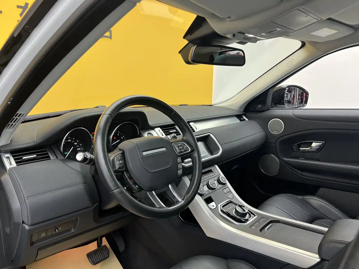 Land Rover Range Rover Evoque 2018 240PS SE Smart Edition фото 7