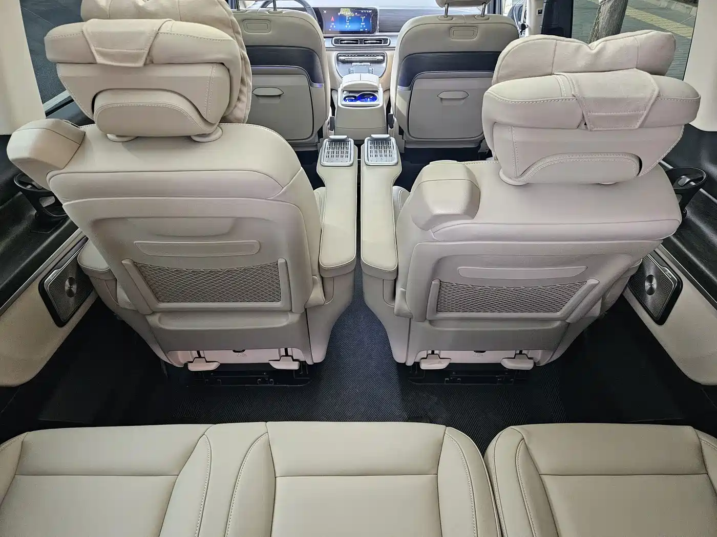 Mercedes-Benz V-Class 2024 V 300 L Long Wheelbase Luxury Edition фото 25