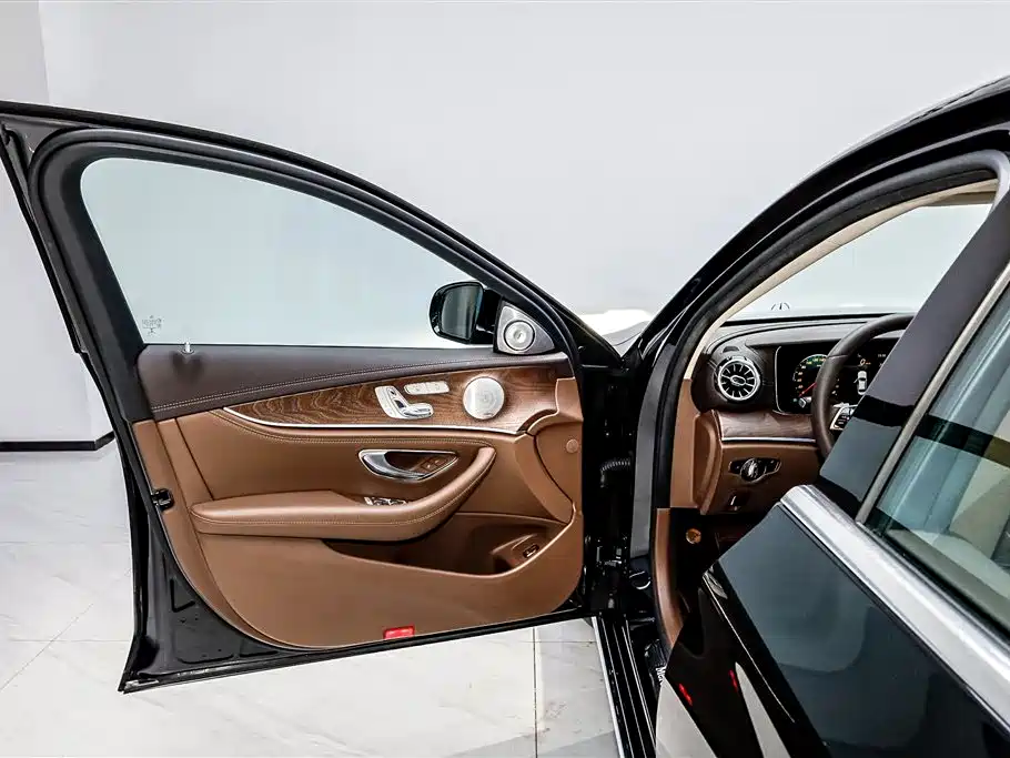 Mercedes-Benz E-Class 2023 E 300 L Fashion фото 8