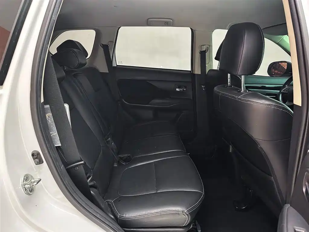 Mitsubishi Outlander 2021 2.0L 2WD Smooth Ride Version 5-Seater фото 20