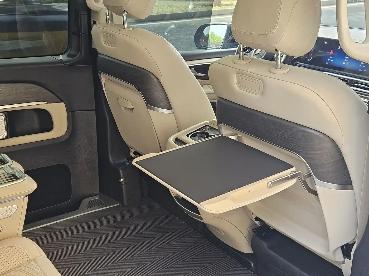 Mercedes-Benz V-Class 2024 V 300 L Long Wheelbase Luxury Edition фото 23