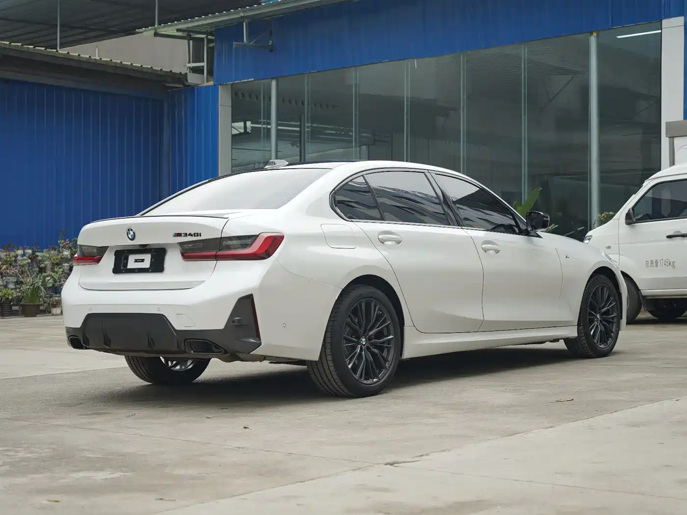 BMW 3 Series 2024 325Li M Sport Package фото 9