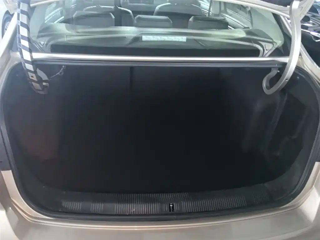 Volkswagen Bora 2017 1.6L Automatic Comfort фото 19