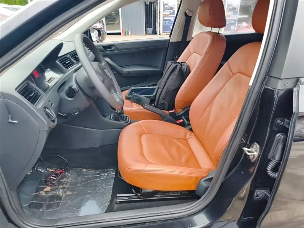 Volkswagen Santana 2015 1.4L Manual Trend Edition фото 15