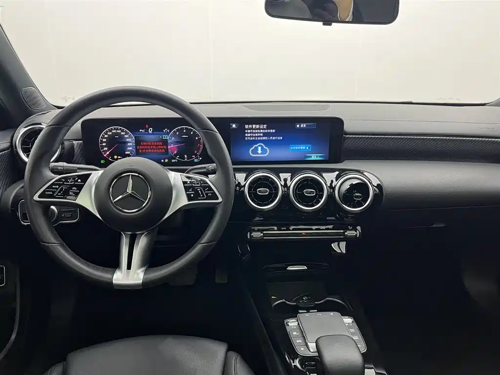 Mercedes-Benz A-Class 2023 A 200 L Dynamic фото 11