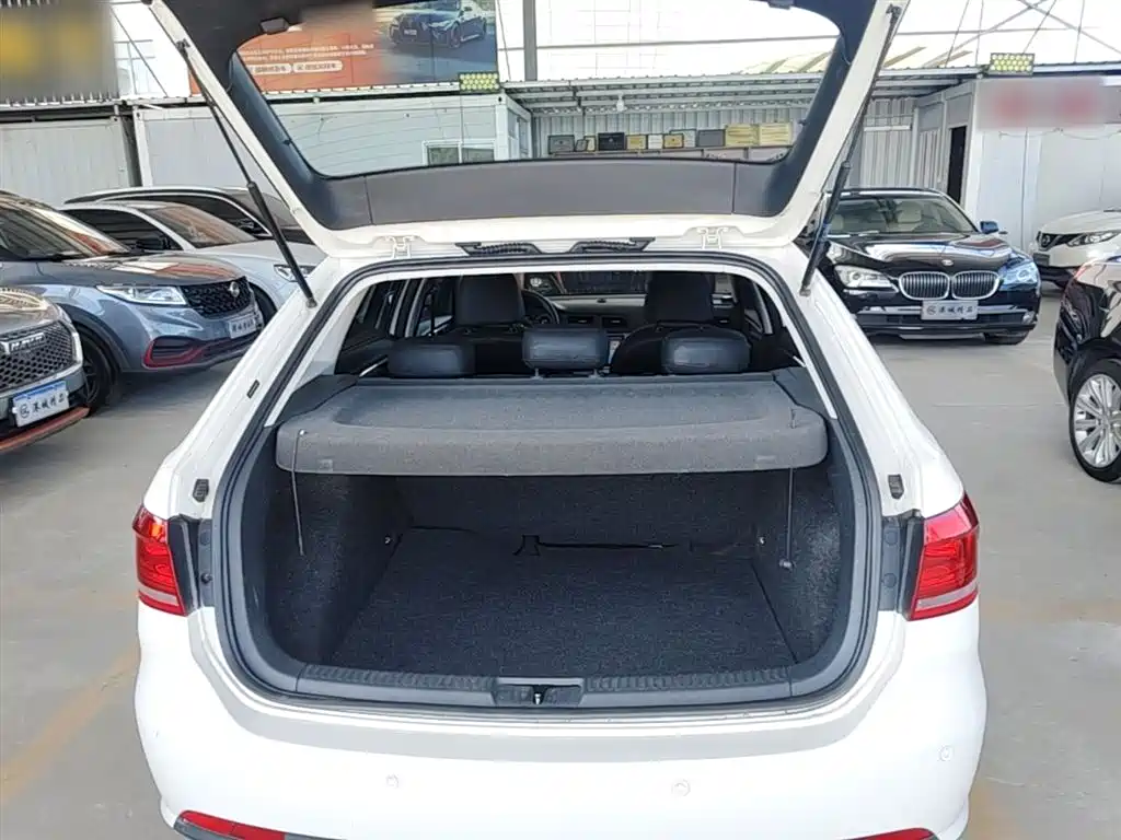 Volkswagen Lavida Tour 2013 1.6L Automatic Trend Style фото 19