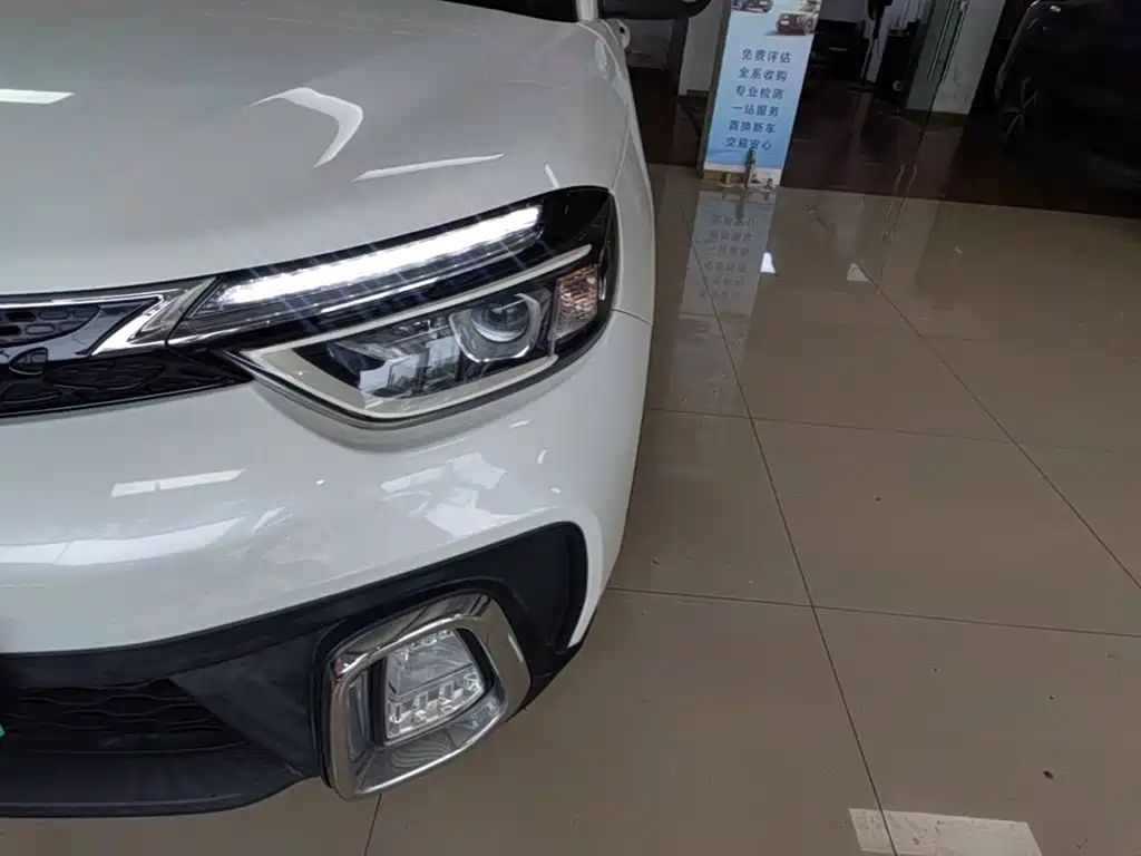 Dongfeng Aeolus Dongfeng Fengshen AX4 2018 2017 1.6L Manual Trendy