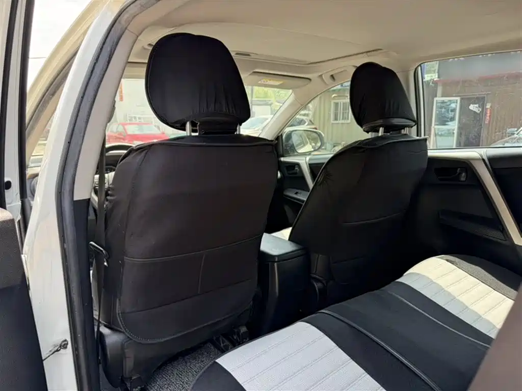 Toyota RAV4 Rongfang 2015 2.0L CVT 2WD Trend Edition фото 16