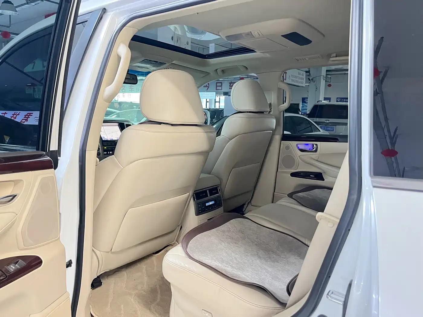Lexus LX 2012 Model 570 фото 8
