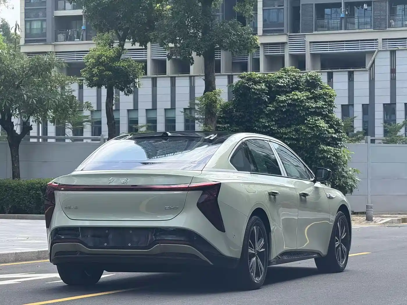 Hongqi EH7 2026 2025 690 Smart Selection Edition