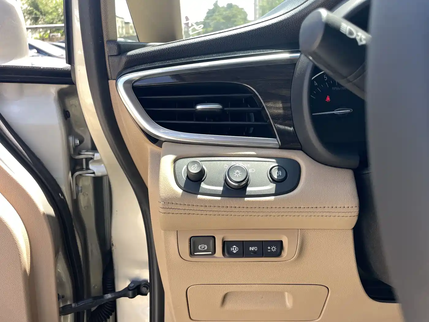 Buick GL8 2018 ES 28T Flagship Type China VI фото 15