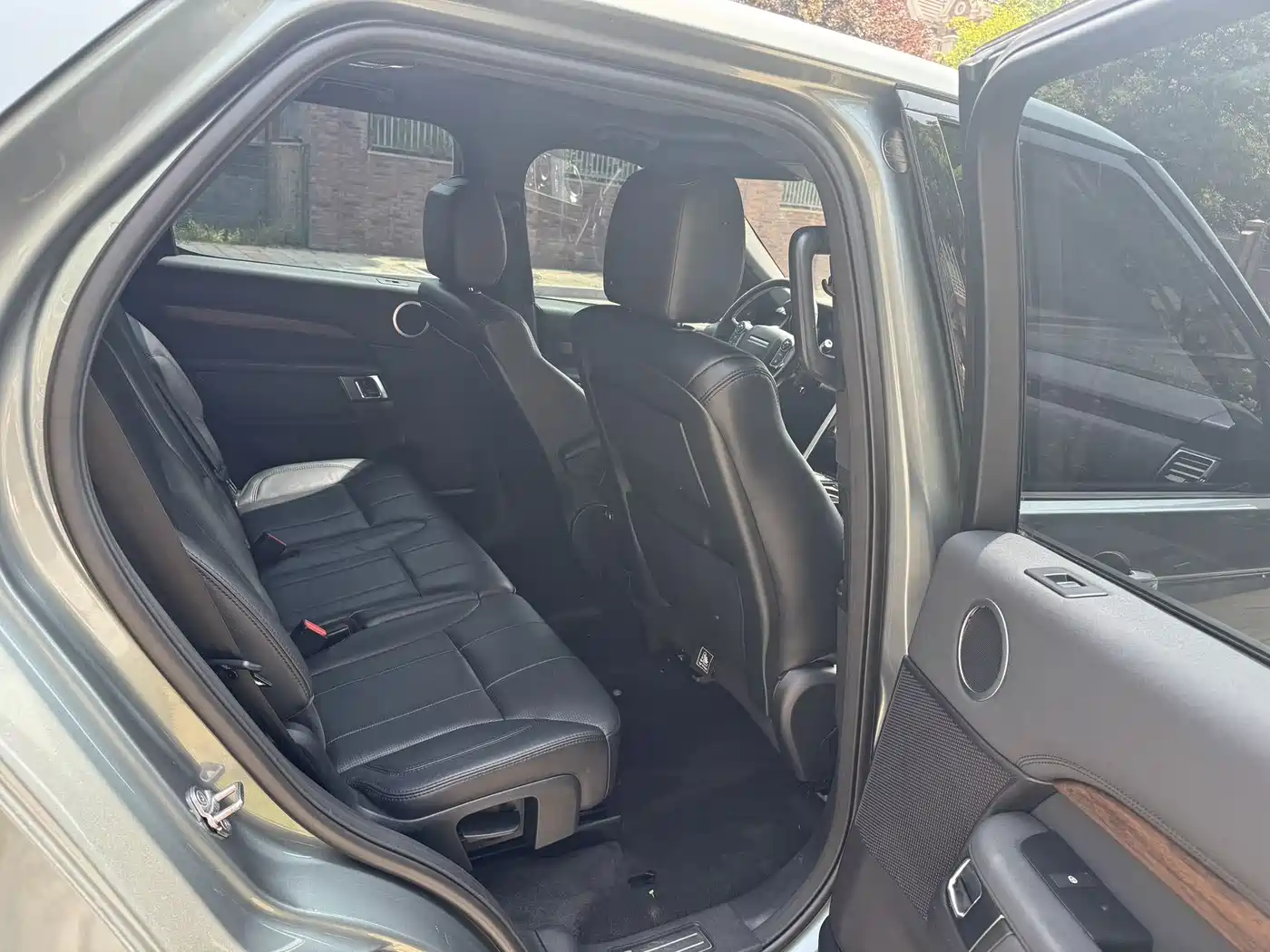 Land Rover Discovery 2017 3.0 SC V6 Launch Limited Edition фото 5