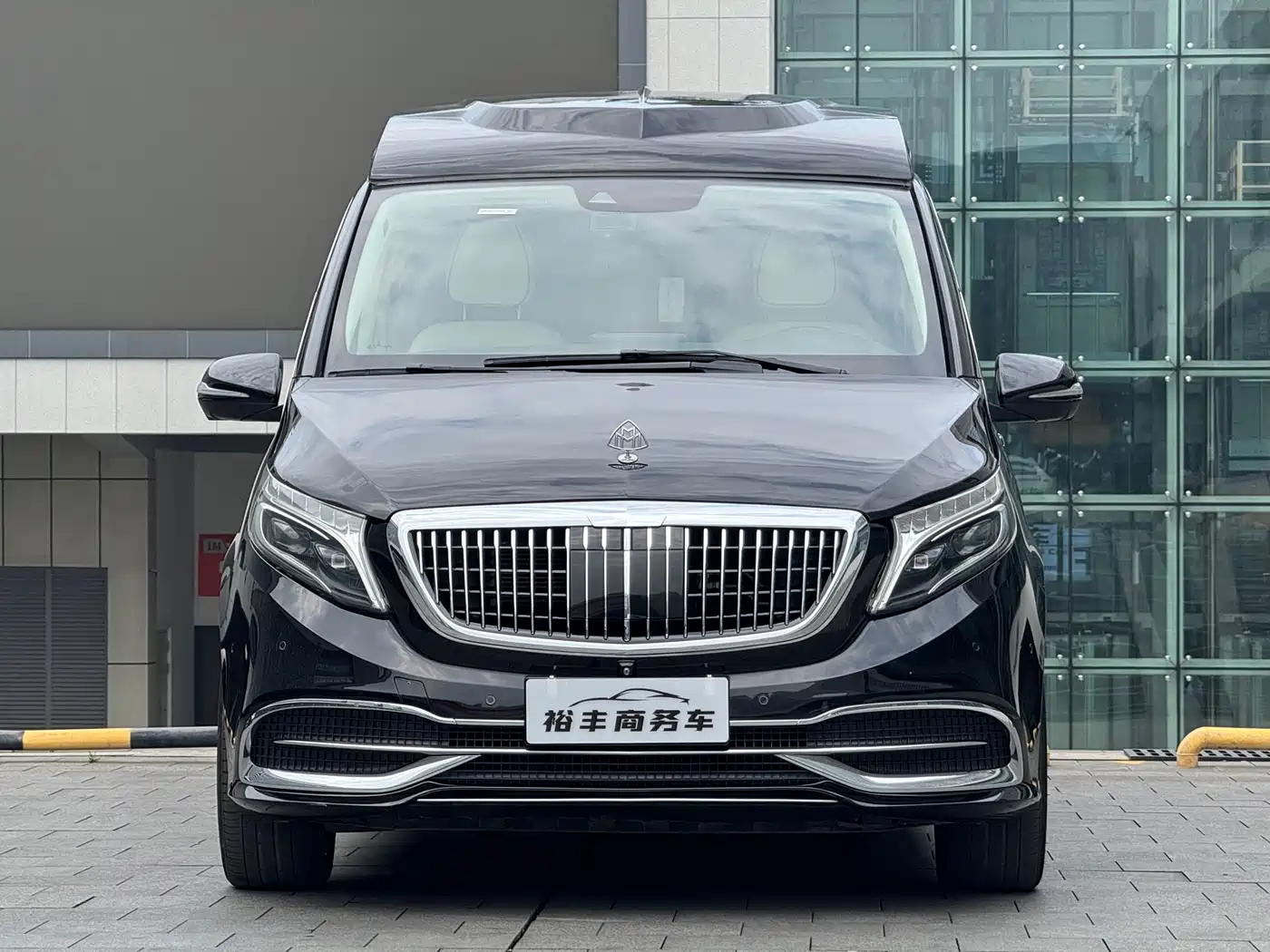 Mercedes-Benz V-Class 2018 V 260 L Premium Long Wheelbase Edition China VI фото 2