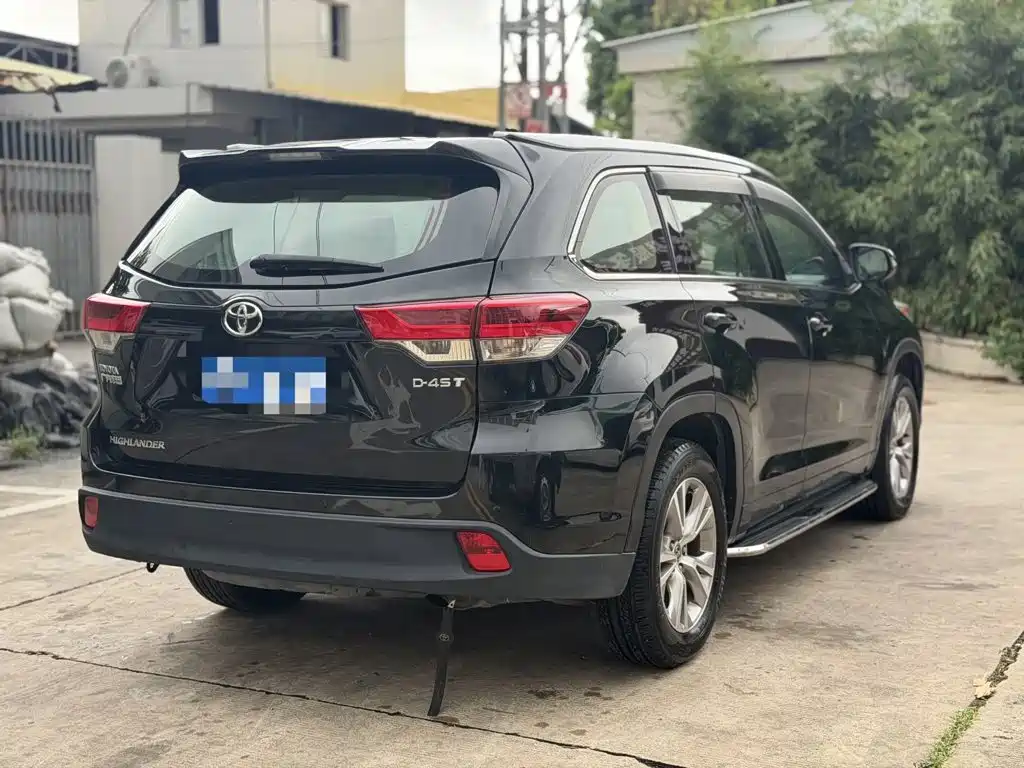 Фото 8 - Toyota Highlander