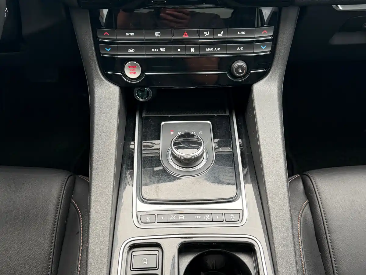 Jaguar F-PACE 2018 2018 2.0T 2WD Urban Premium Edition