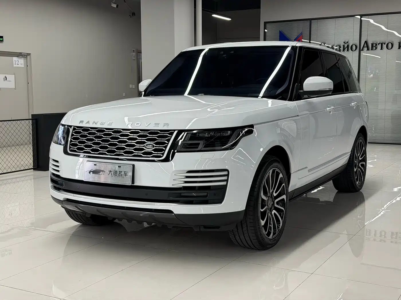 Land Rover Range Rover 2018 3.0 SC V6 Vogue Heritage Edition фото 3