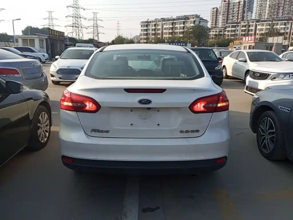 Фото 6 - Ford Focus