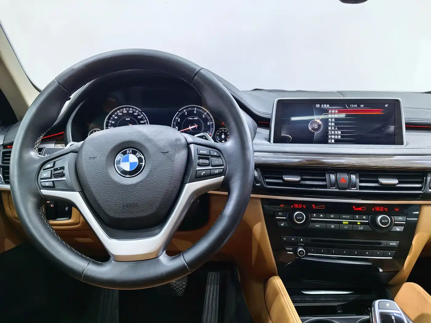 BMW X6 2015 xDrive35i Luxury Model фото 9