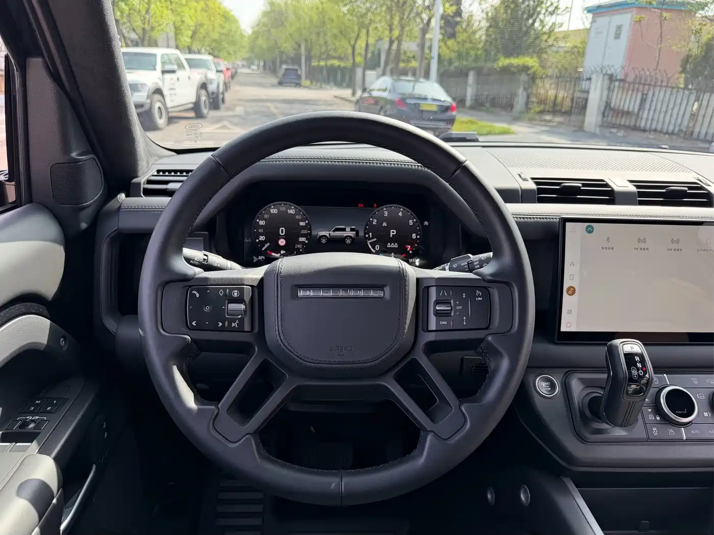 Land Rover Defender 2025 90 3.0T P400 X-Dynamic HSE фото 4