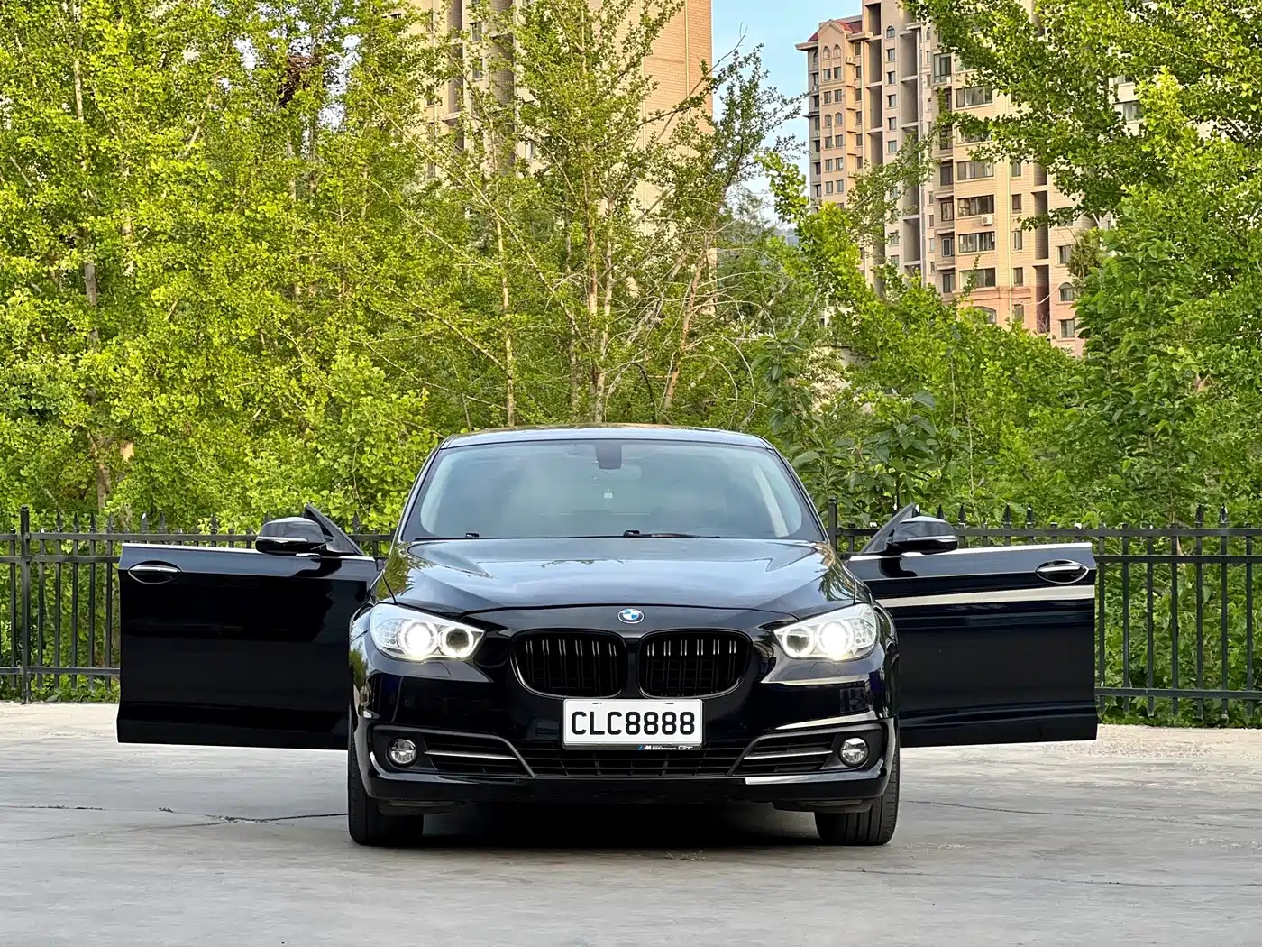 BMW 5 Series GT 2014 535i Leading фото 2