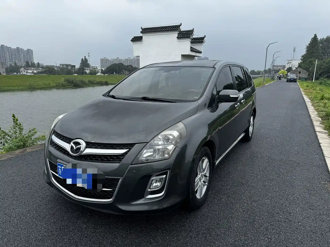 Фото 1 - Mazda 8