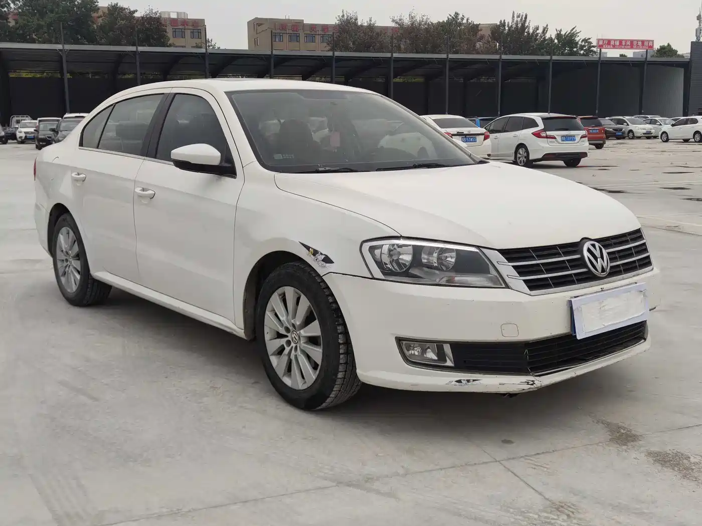 Volkswagen Lavida 2013 Facelift Classic 1.6L Manual Comfort фото 3