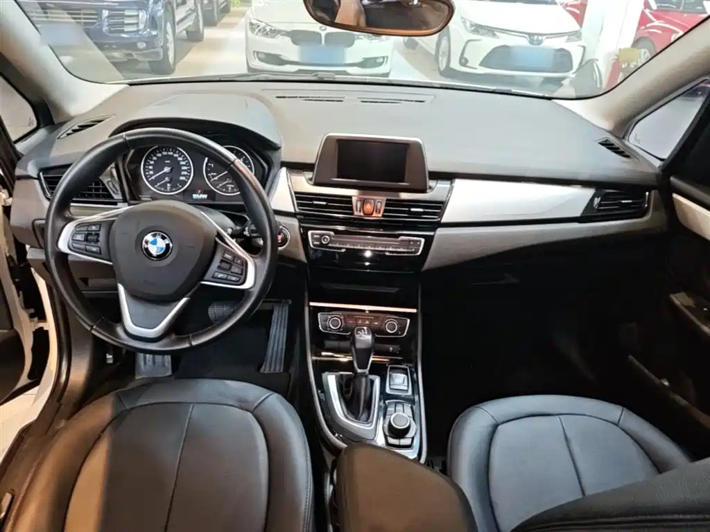 BMW 2 Series Touring 2016 218i Fashion Model фото 10