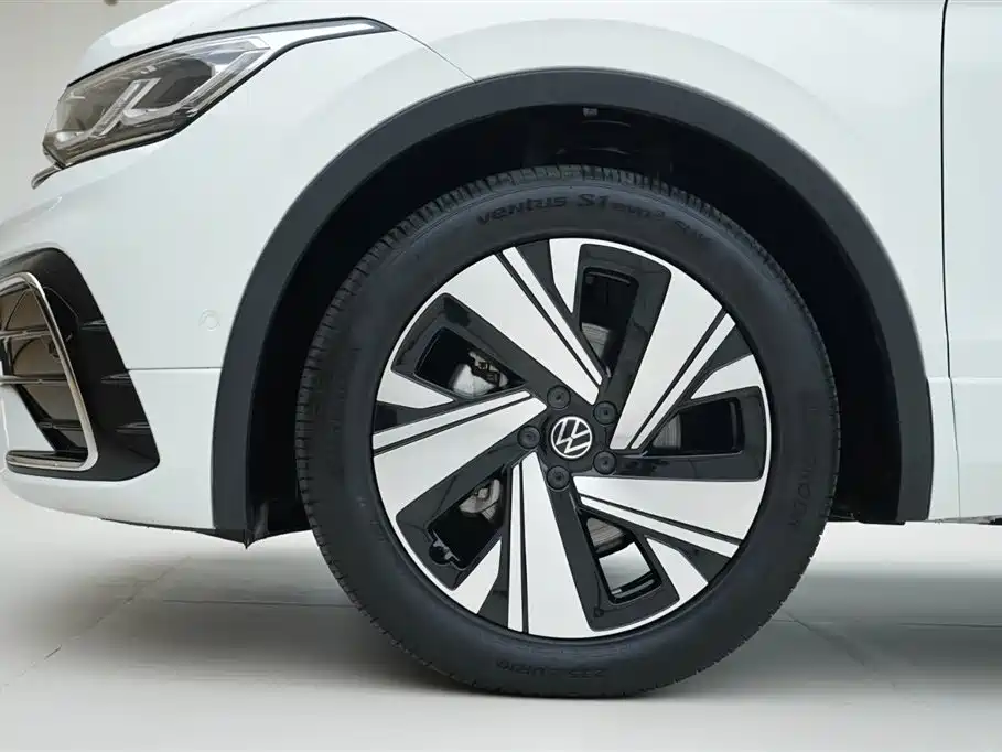 Volkswagen Tiguan L 2023 Facelift 380TSI Automatic 4WD R-Line Flagship Edition 7-Seater фото 15