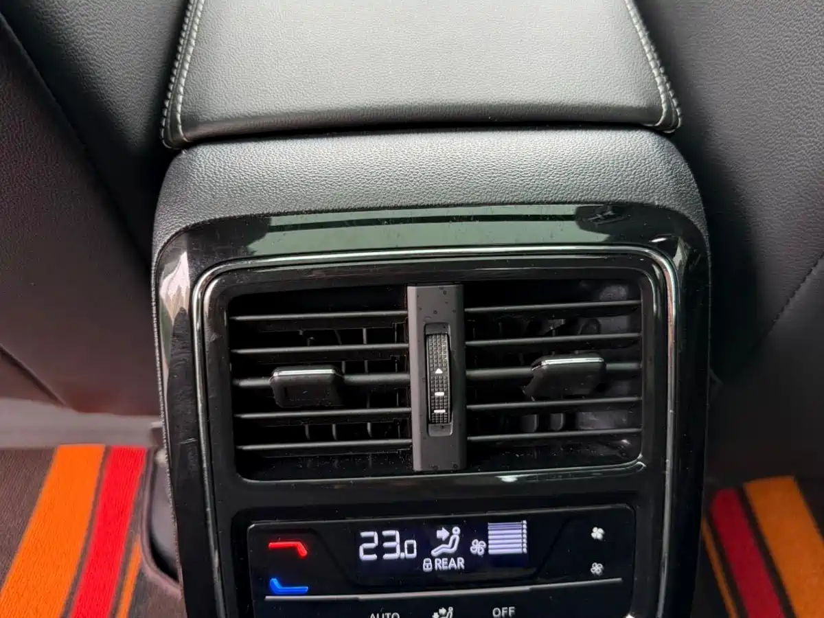 Volkswagen Passat 2024 380TSI Starlight Luxury Edition фото 20