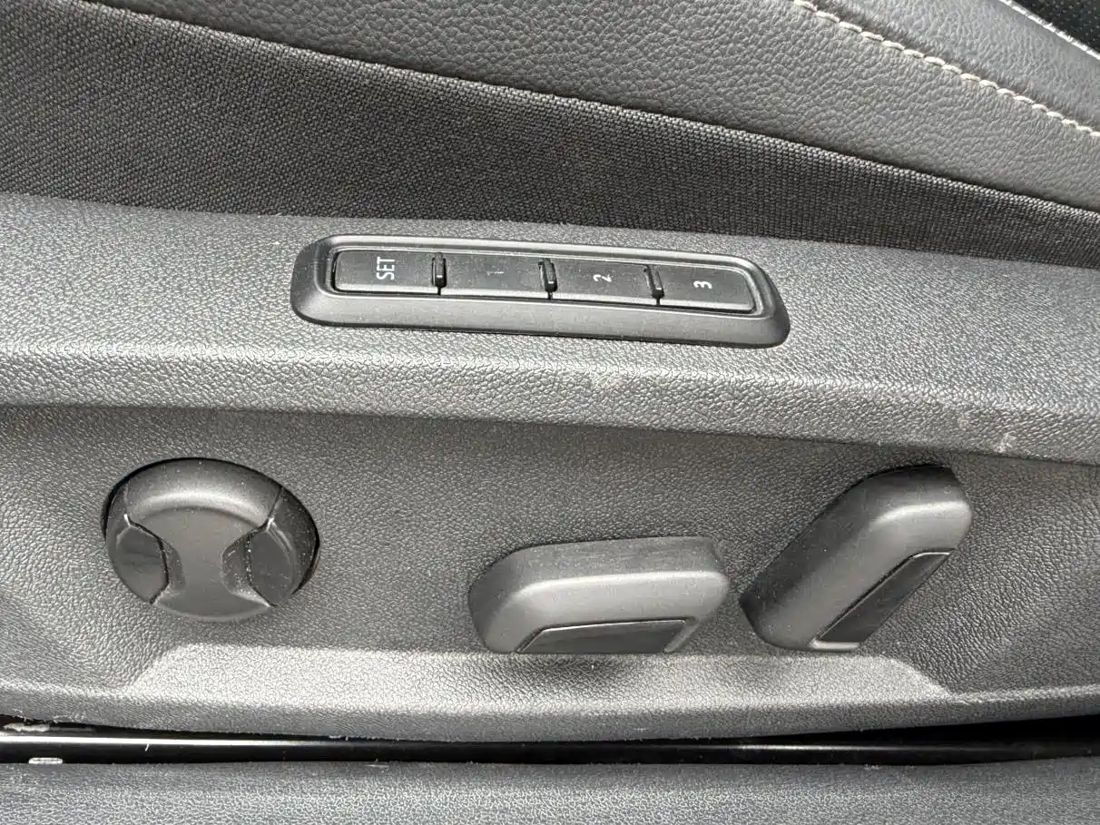 Volkswagen Passat 2024 380TSI Starlight Luxury Edition фото 24