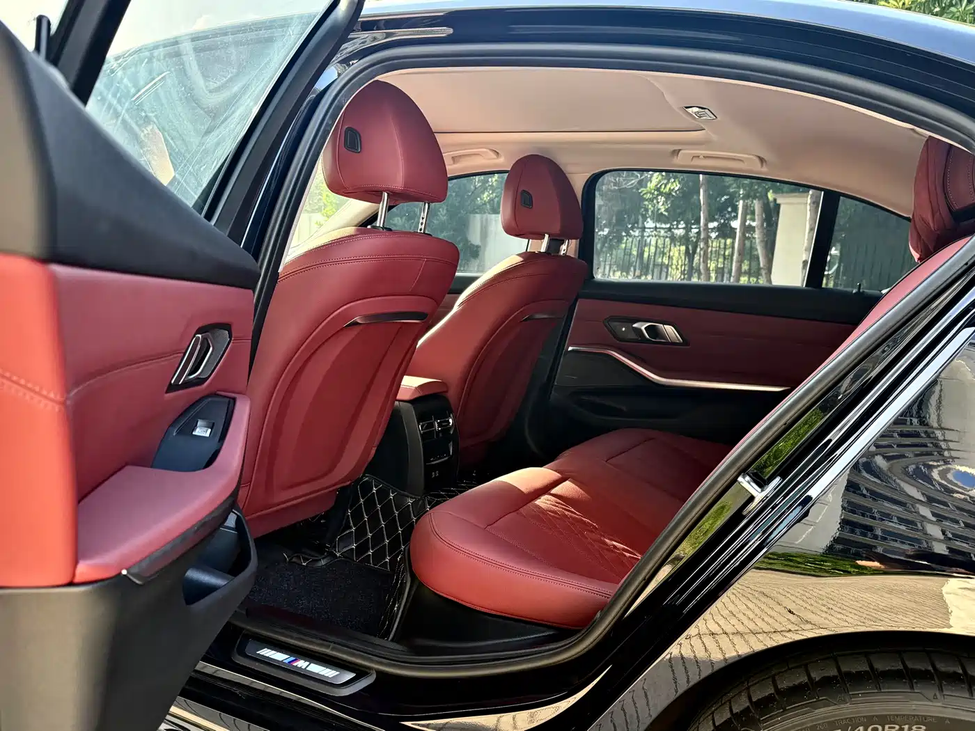 BMW 3 Series 2023 325Li M Sport Black Night Package фото 8