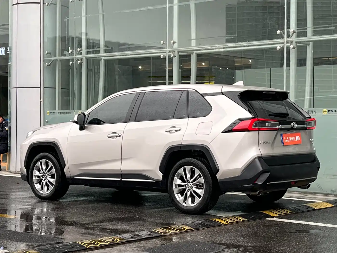Toyota Wildlander 2022 2.0L CVT AWD Luxury PLUS Edition фото 4