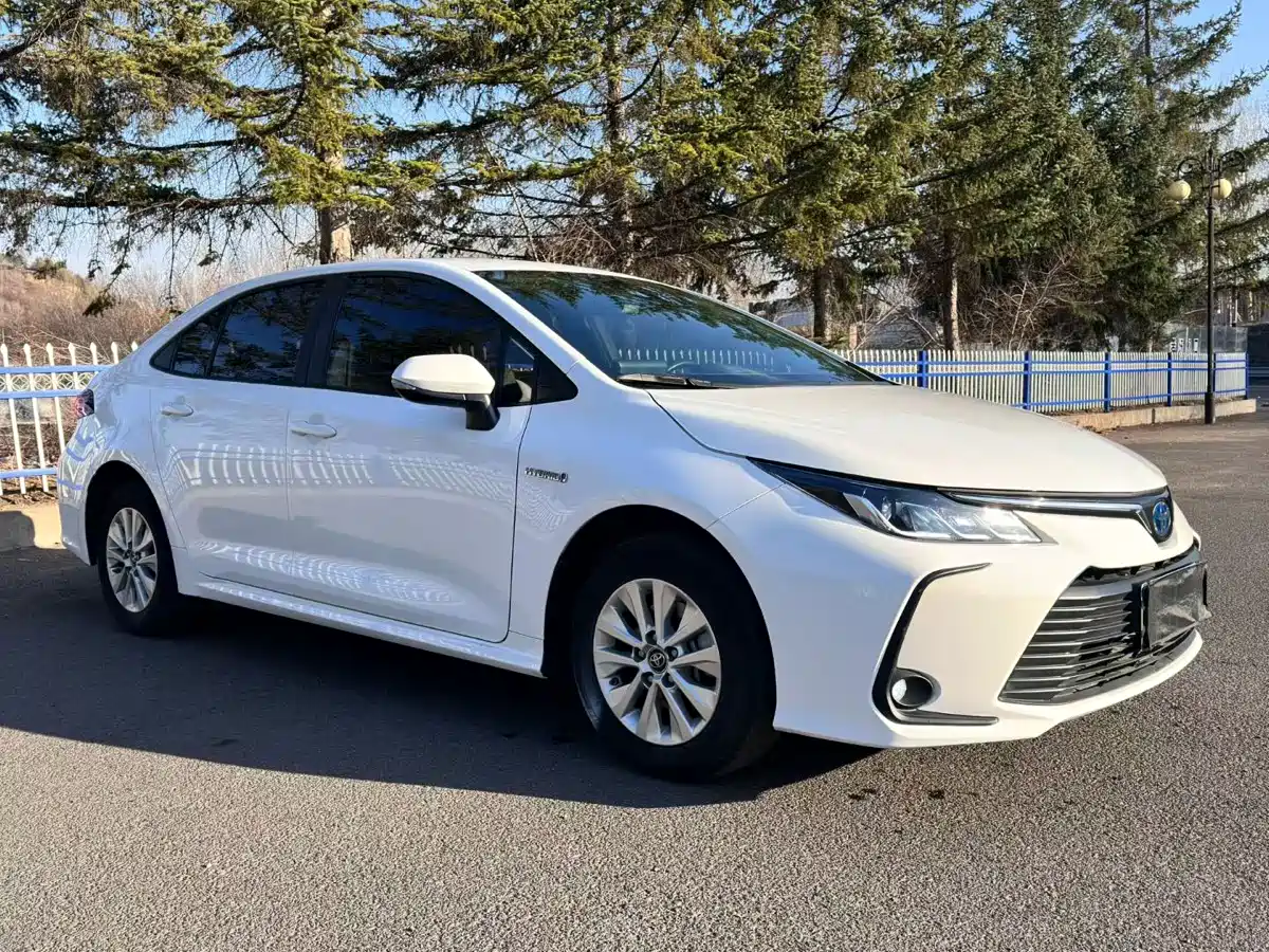 Toyota Corolla 2022 Hybrid 1.8L E-CVT Pioneer Edition фото 3