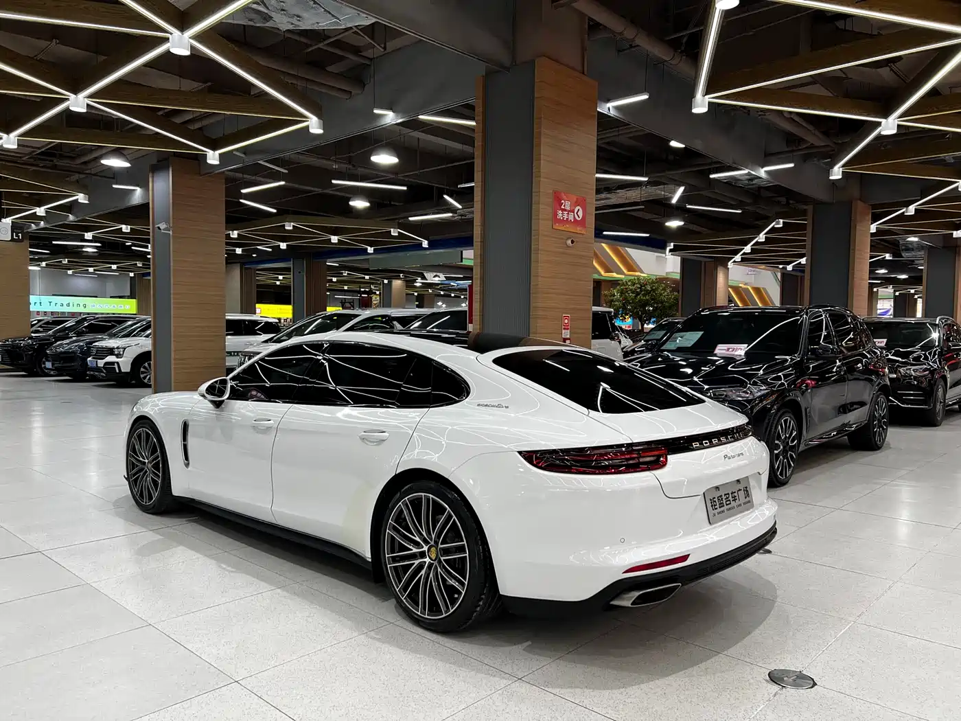 Porsche Panamera 2017 Panamera Executive Long Wheelbase 3.0T фото 3